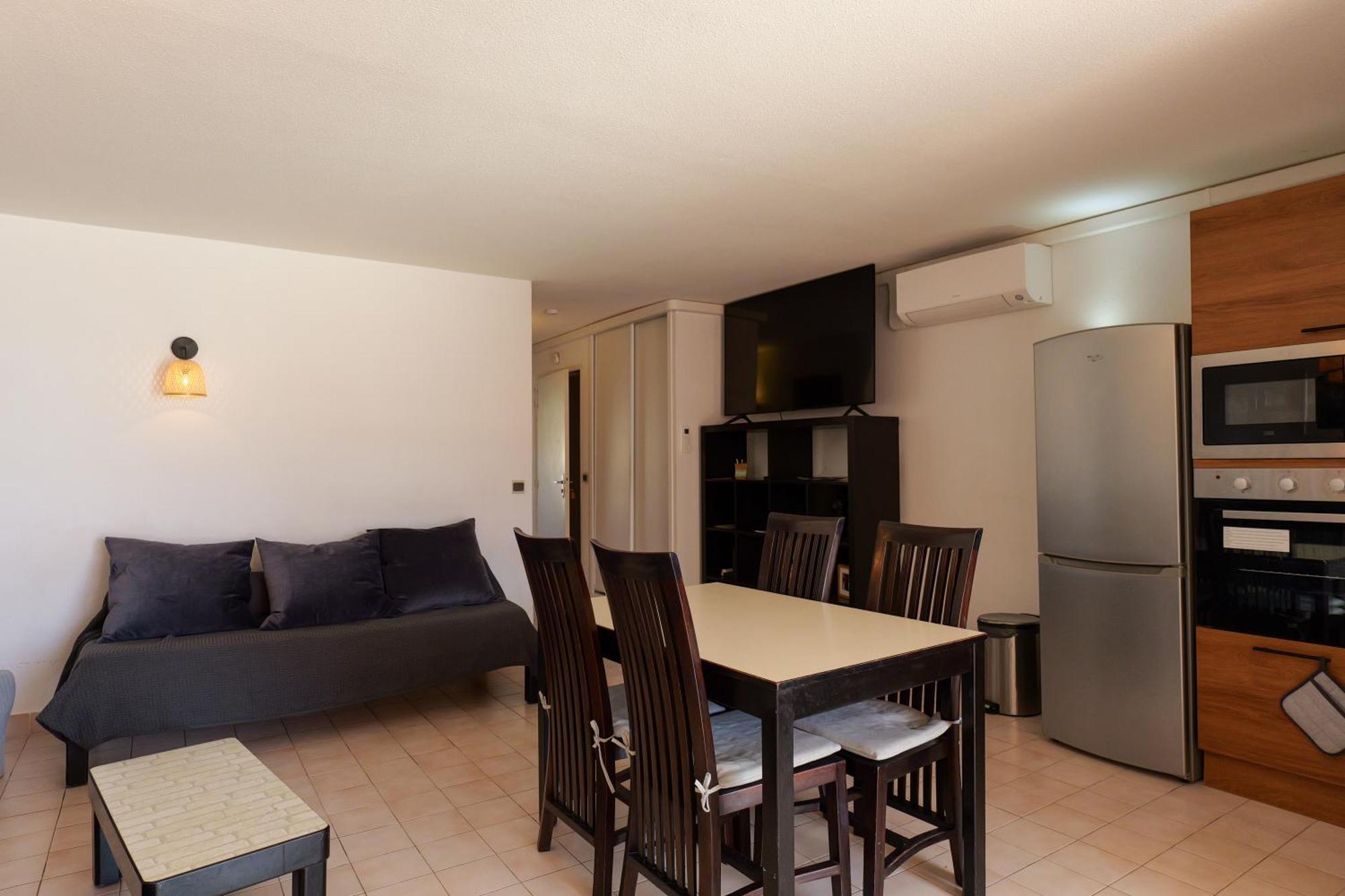 Piscine Front De 43 M2, * Sete